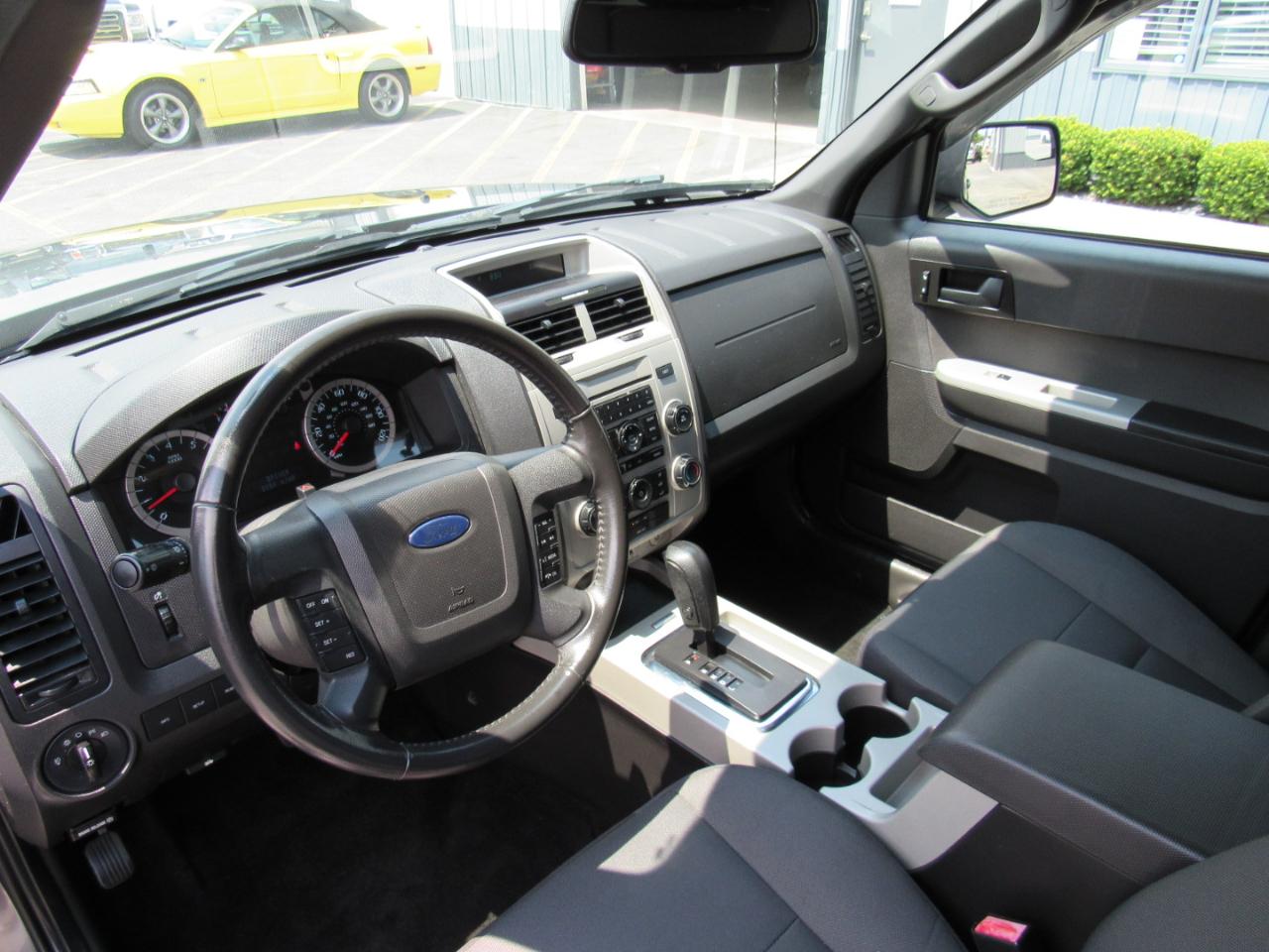 Ford Escape 4WD 4dr XLT 2012