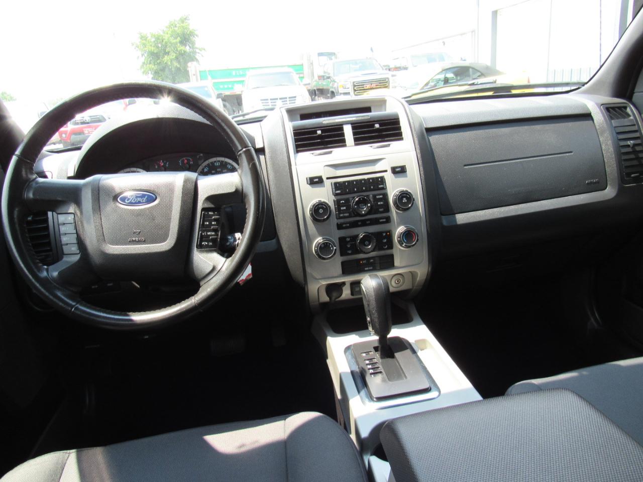 Ford Escape 4WD 4dr XLT 2012