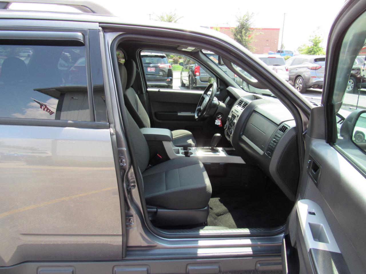 Ford Escape 4WD 4dr XLT 2012