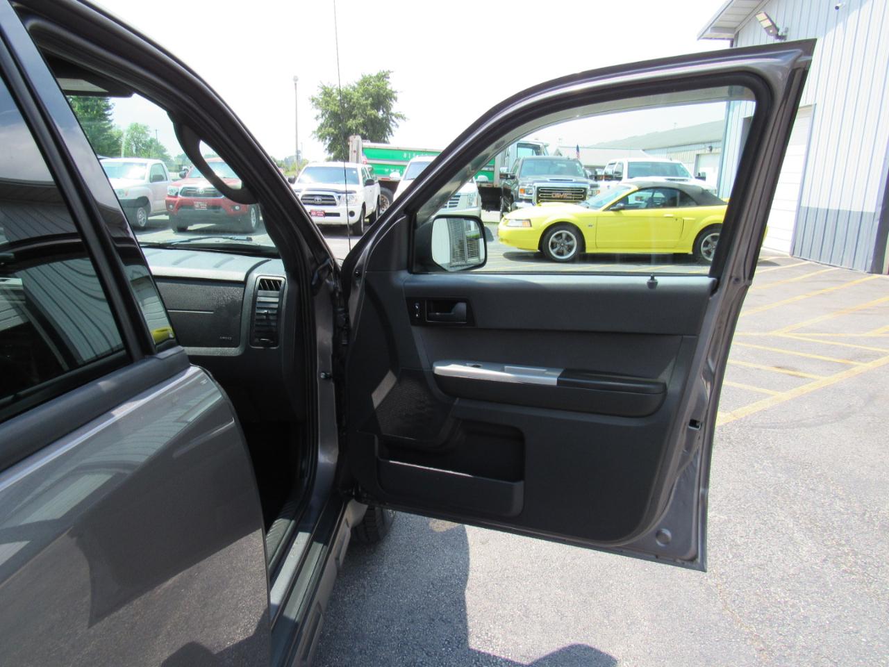 Ford Escape 4WD 4dr XLT 2012