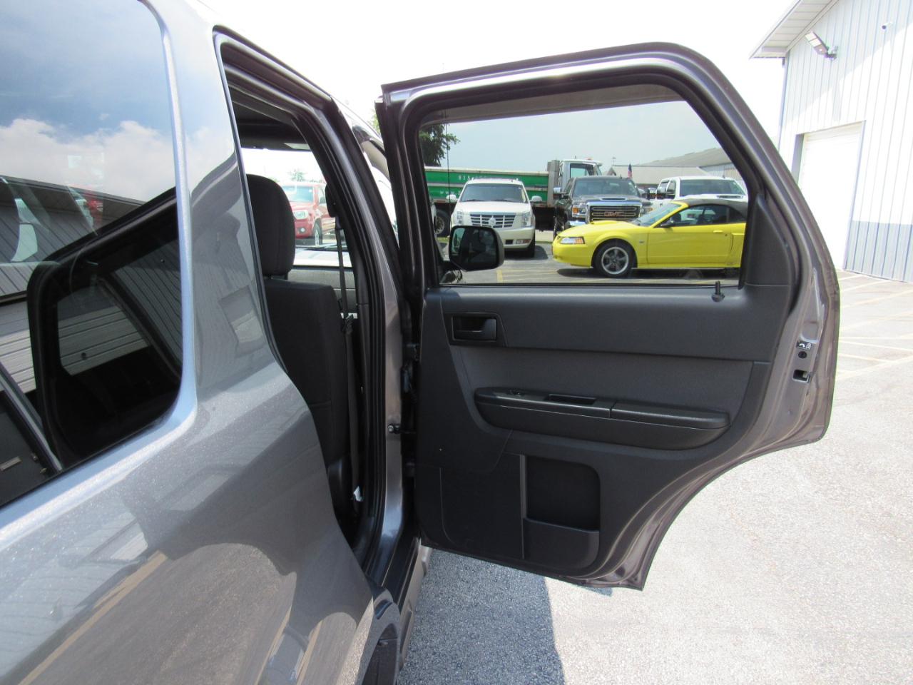 Ford Escape 4WD 4dr XLT 2012