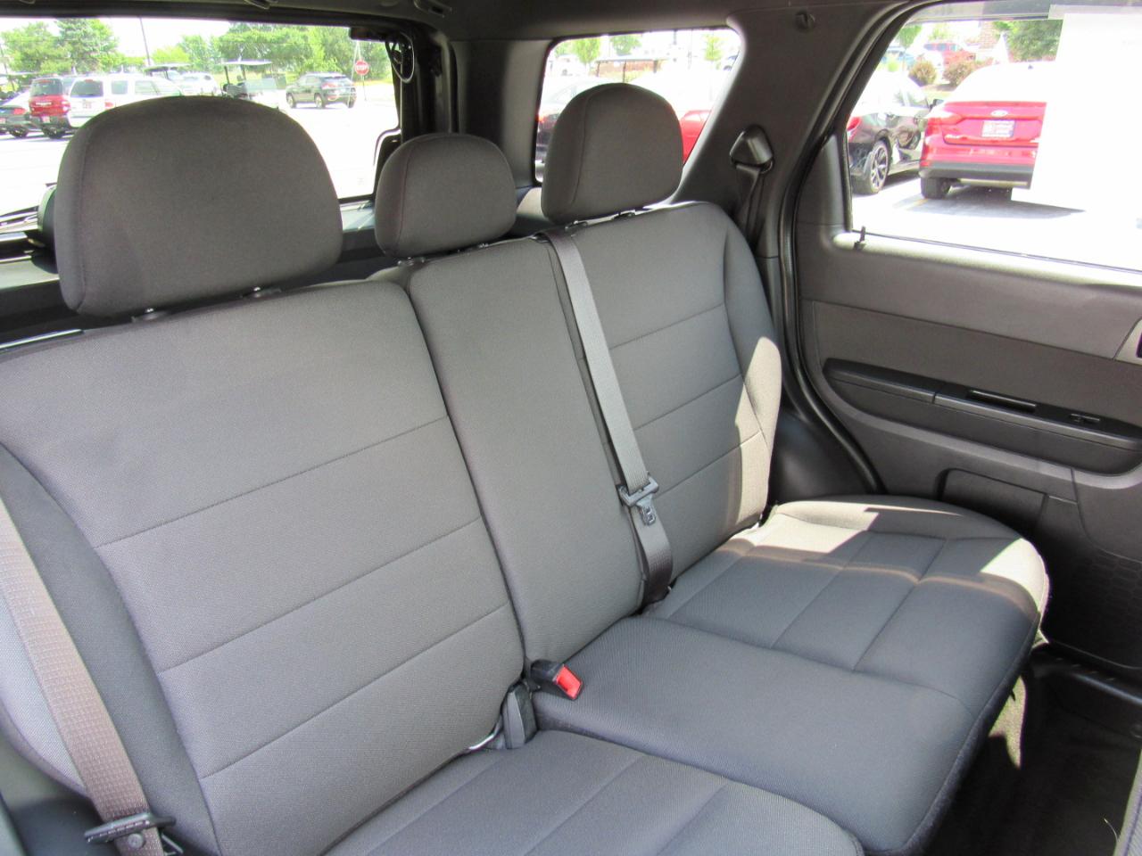 Ford Escape 4WD 4dr XLT 2012