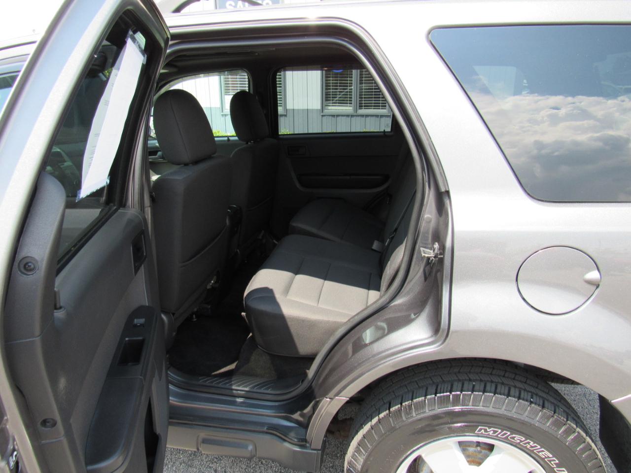 Ford Escape 4WD 4dr XLT 2012