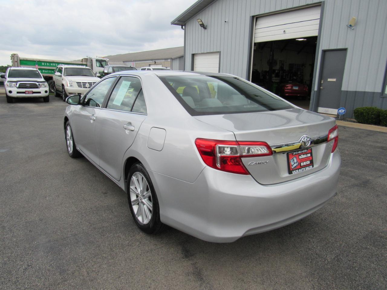 Toyota Camry 4dr Sdn I4 Auto XLE (Natl) 2013