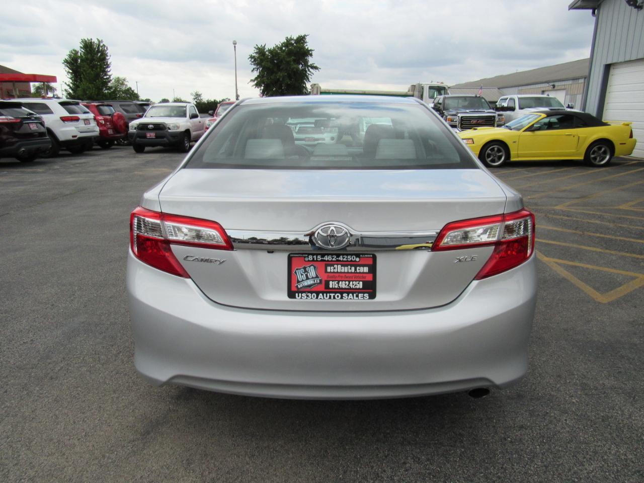 Toyota Camry 4dr Sdn I4 Auto XLE (Natl) 2013