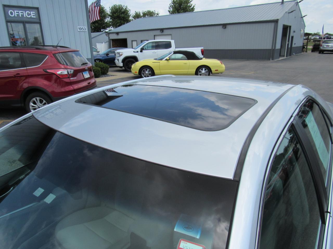 Toyota Camry 4dr Sdn I4 Auto XLE (Natl) 2013