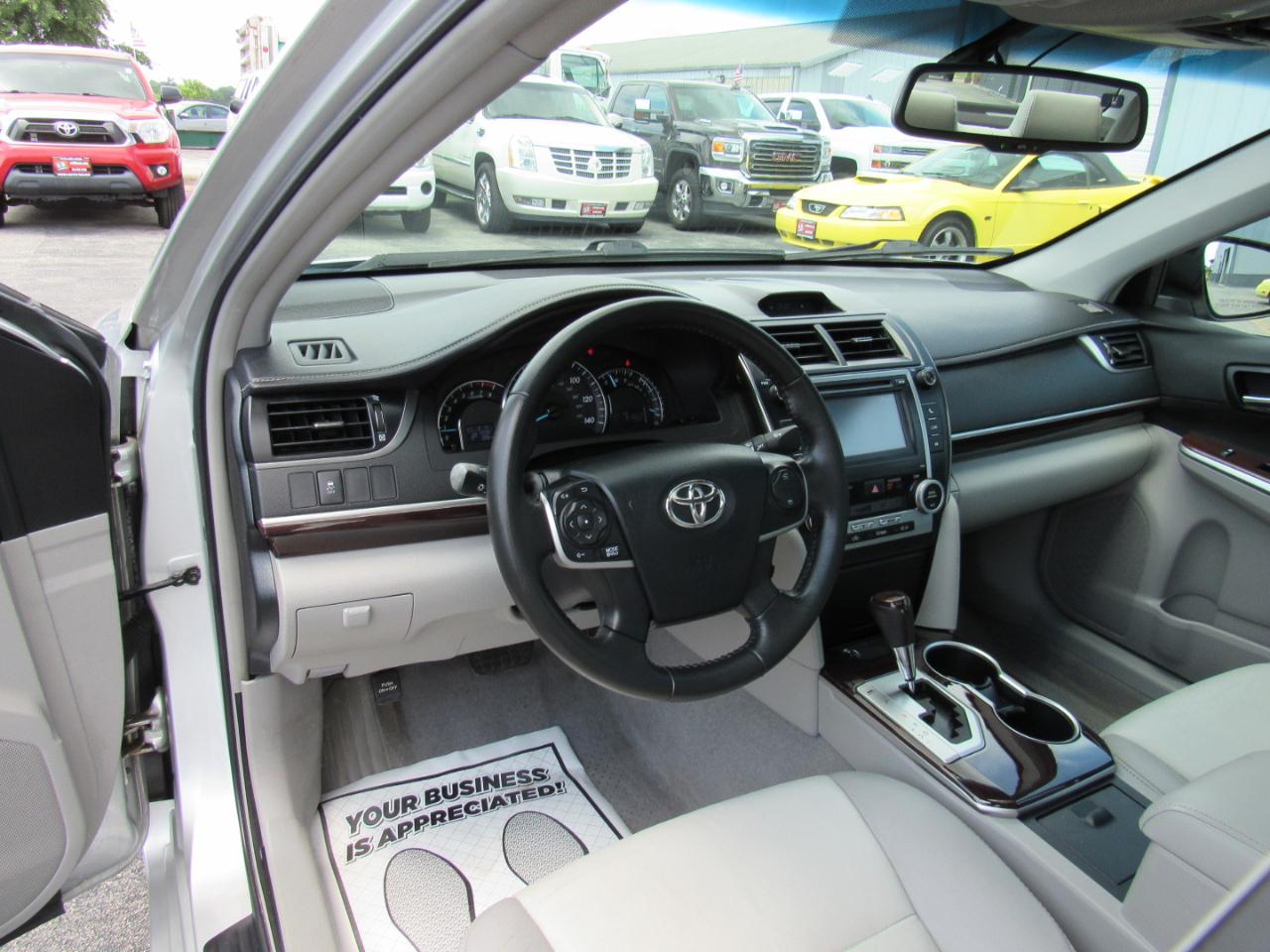 Toyota Camry 4dr Sdn I4 Auto XLE (Natl) 2013