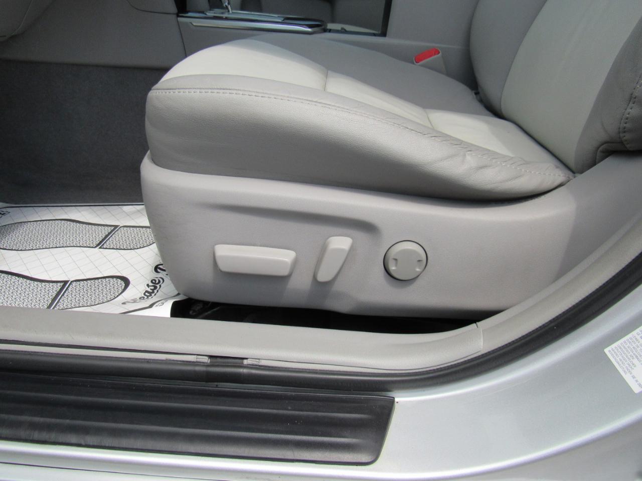 Toyota Camry 4dr Sdn I4 Auto XLE (Natl) 2013