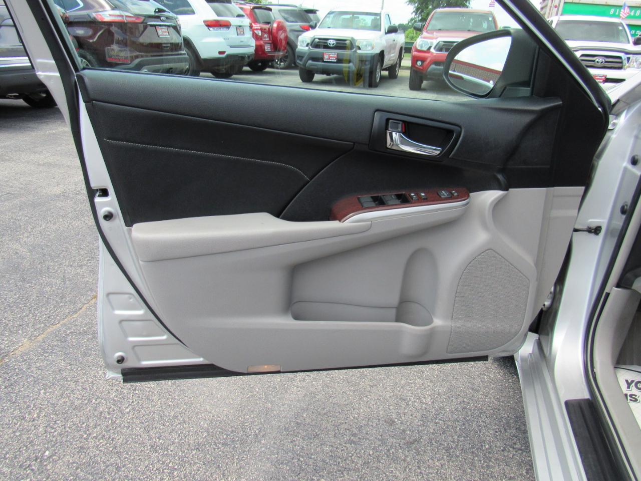 Toyota Camry 4dr Sdn I4 Auto XLE (Natl) 2013