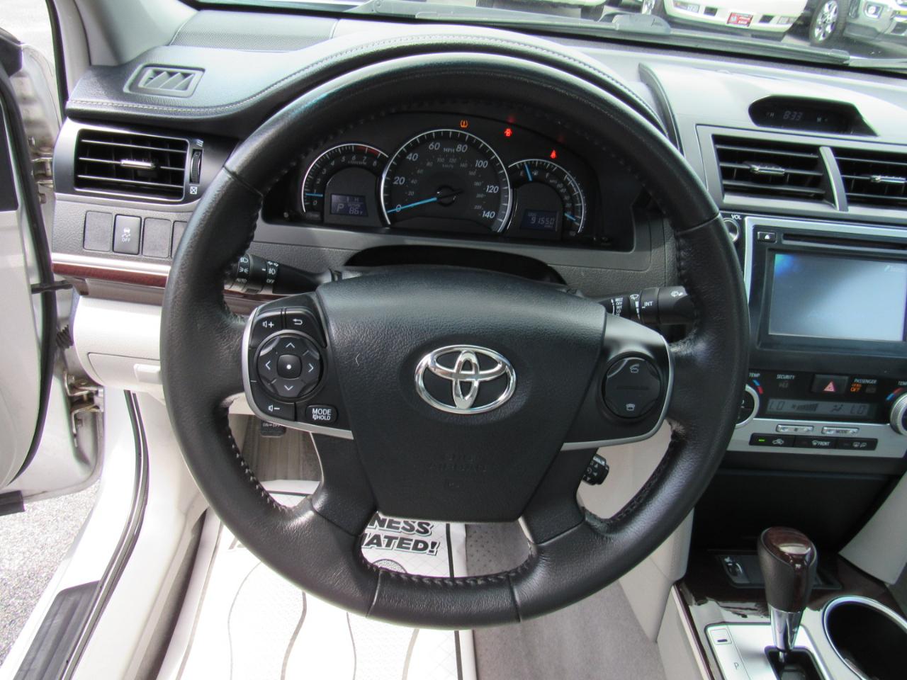 Toyota Camry 4dr Sdn I4 Auto XLE (Natl) 2013