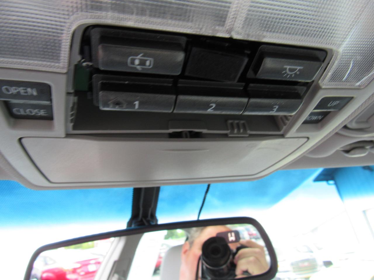 Toyota Camry 4dr Sdn I4 Auto XLE (Natl) 2013