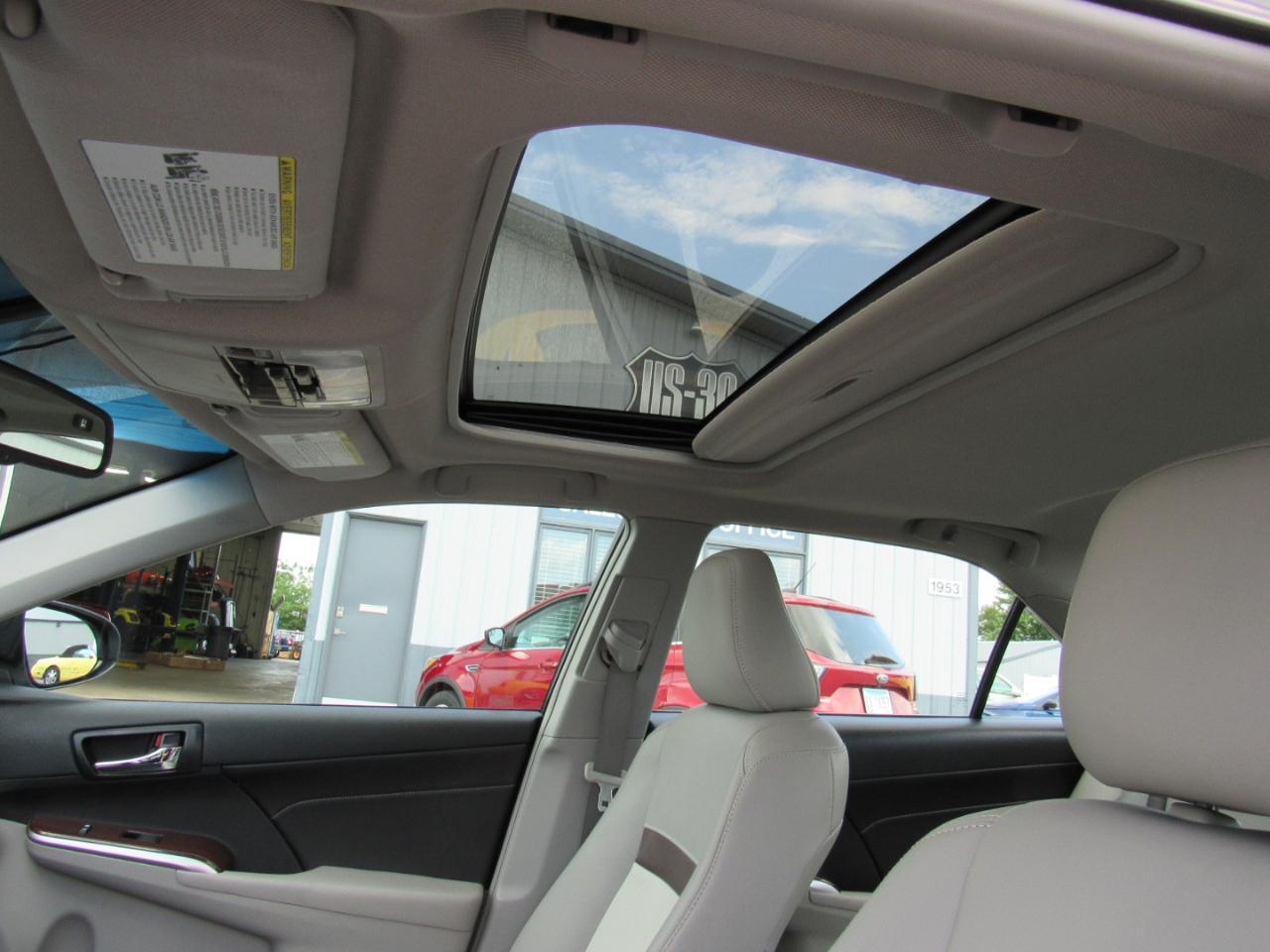 Toyota Camry 4dr Sdn I4 Auto XLE (Natl) 2013