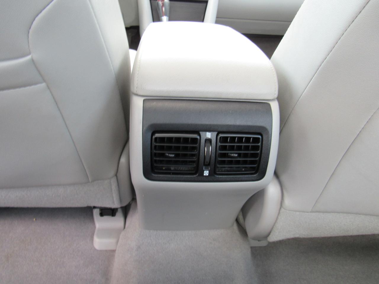 Toyota Camry 4dr Sdn I4 Auto XLE (Natl) 2013