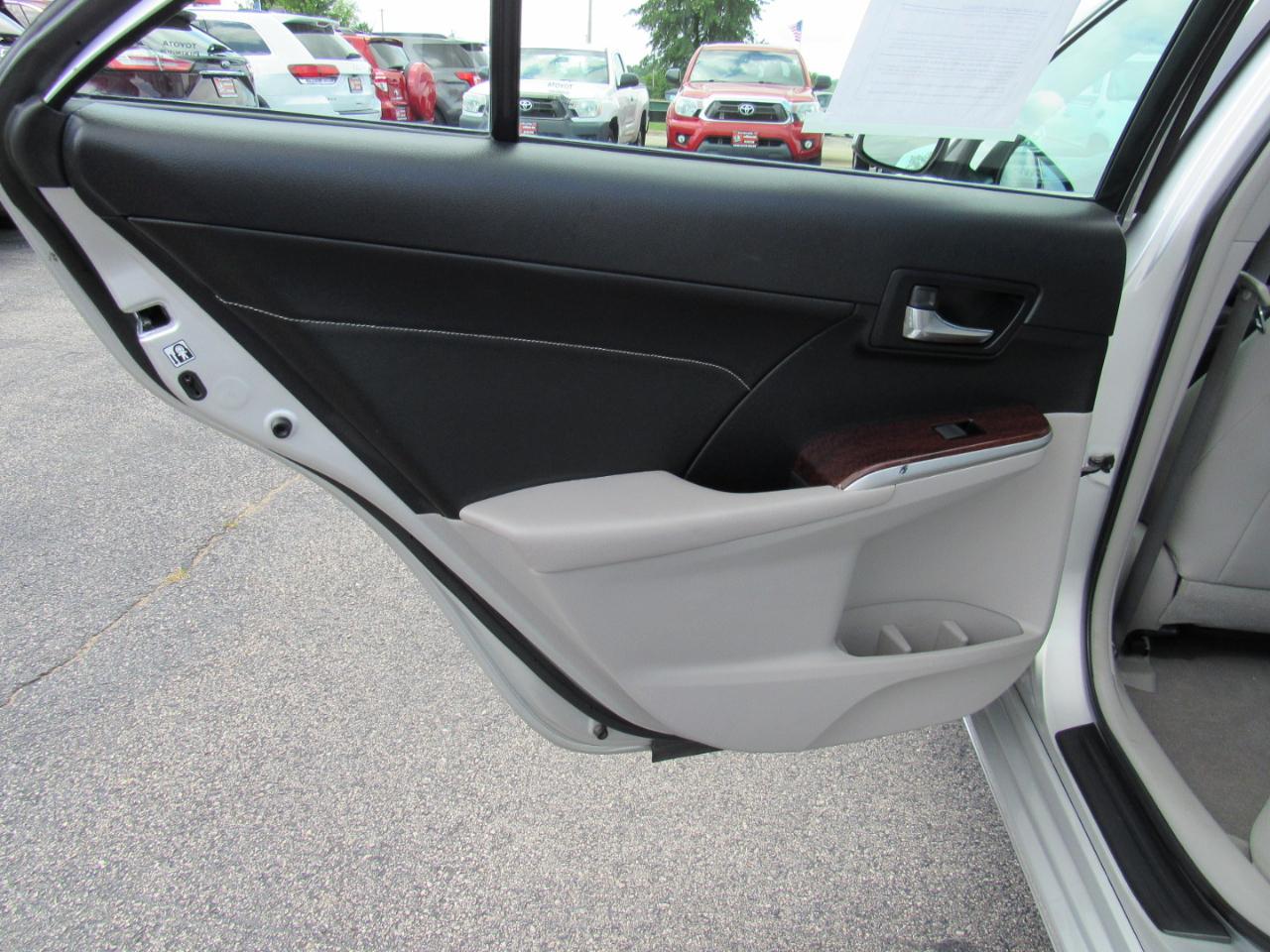 Toyota Camry 4dr Sdn I4 Auto XLE (Natl) 2013