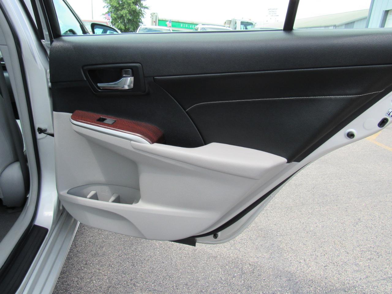 Toyota Camry 4dr Sdn I4 Auto XLE (Natl) 2013