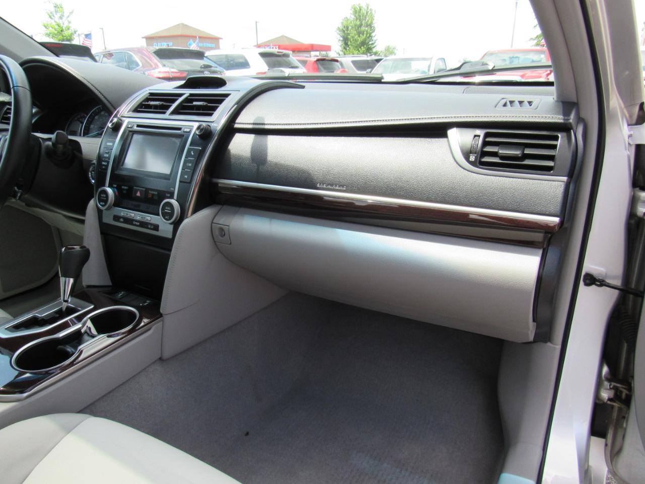 Toyota Camry 4dr Sdn I4 Auto XLE (Natl) 2013