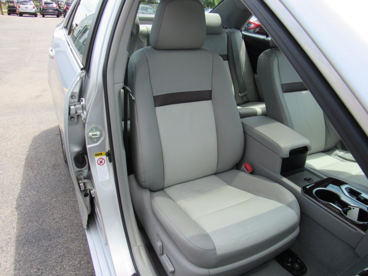 Toyota Camry 4dr Sdn I4 Auto XLE (Natl) 2013