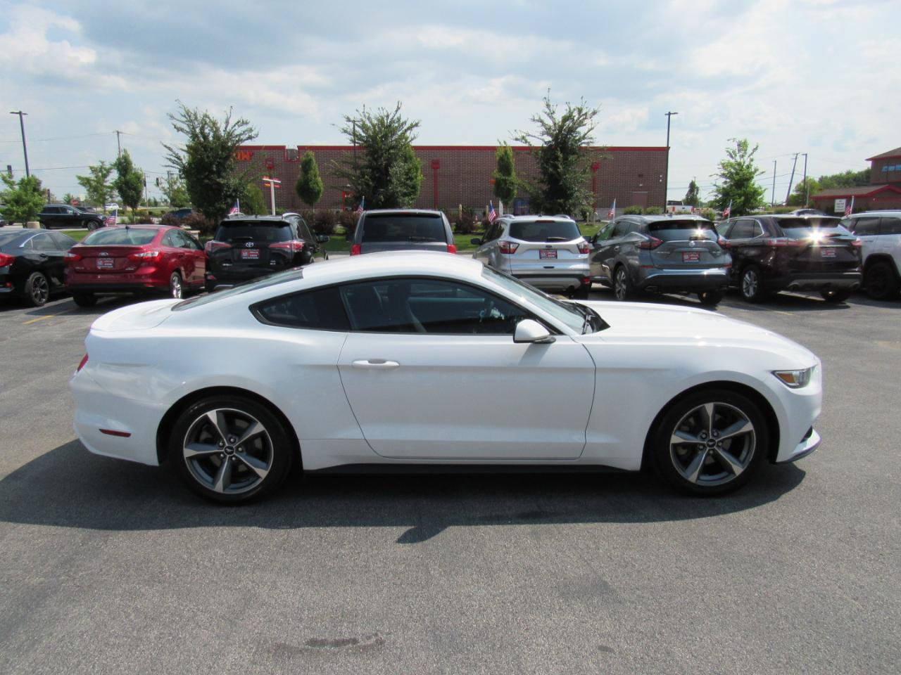 Ford Mustang 2dr Fastback V6 2016