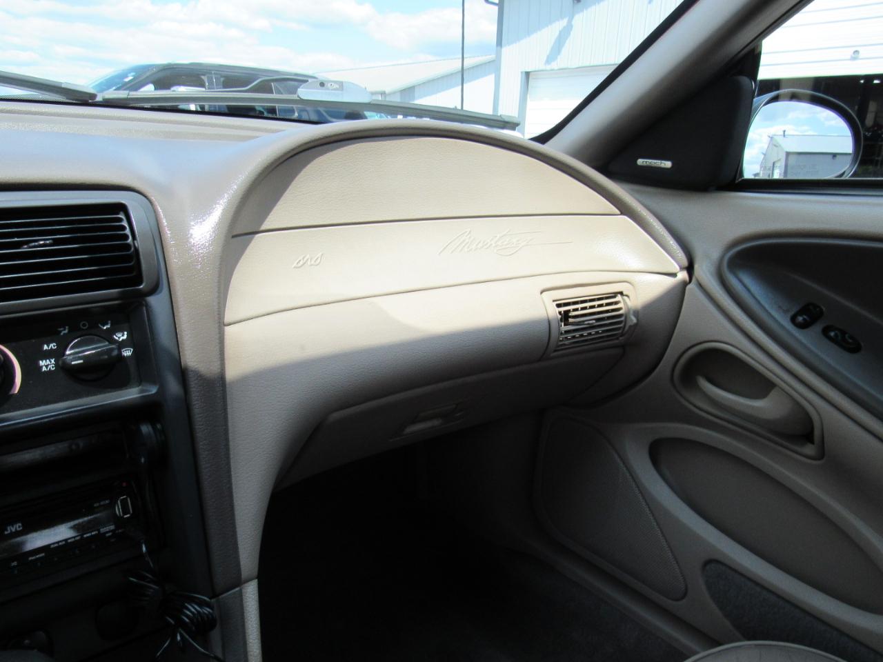 Ford Mustang 2dr Convertible Premium 2002
