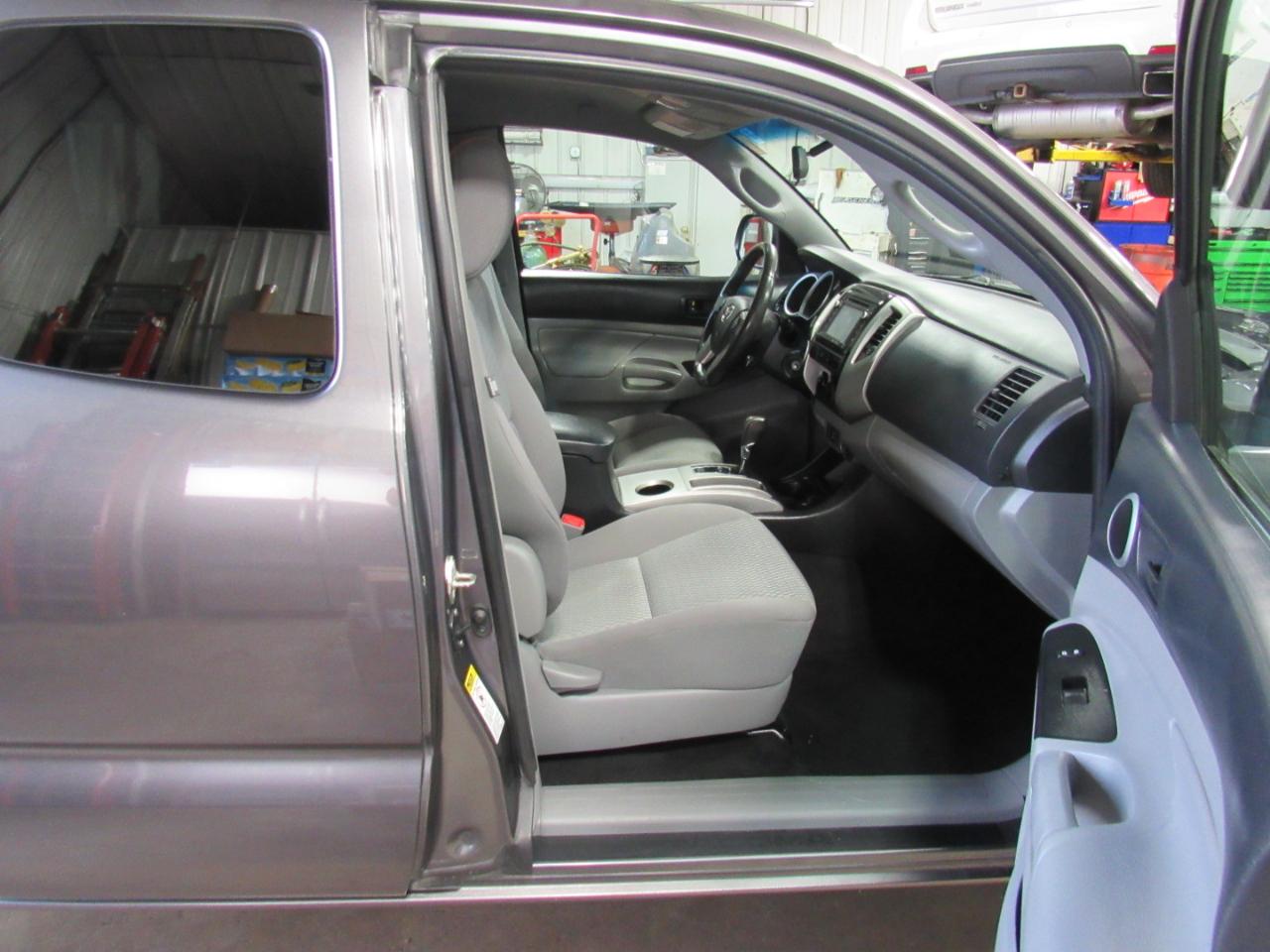 Toyota Tacoma 4WD Access Cab I4 AT (Natl) 2014