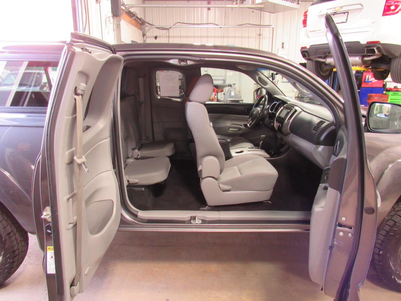 Toyota Tacoma 4WD Access Cab I4 AT (Natl) 2014