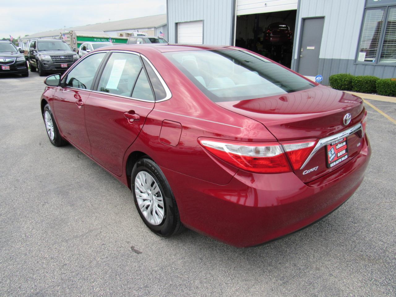 Toyota Camry 4dr Sdn I4 Auto LE (Natl) 2015