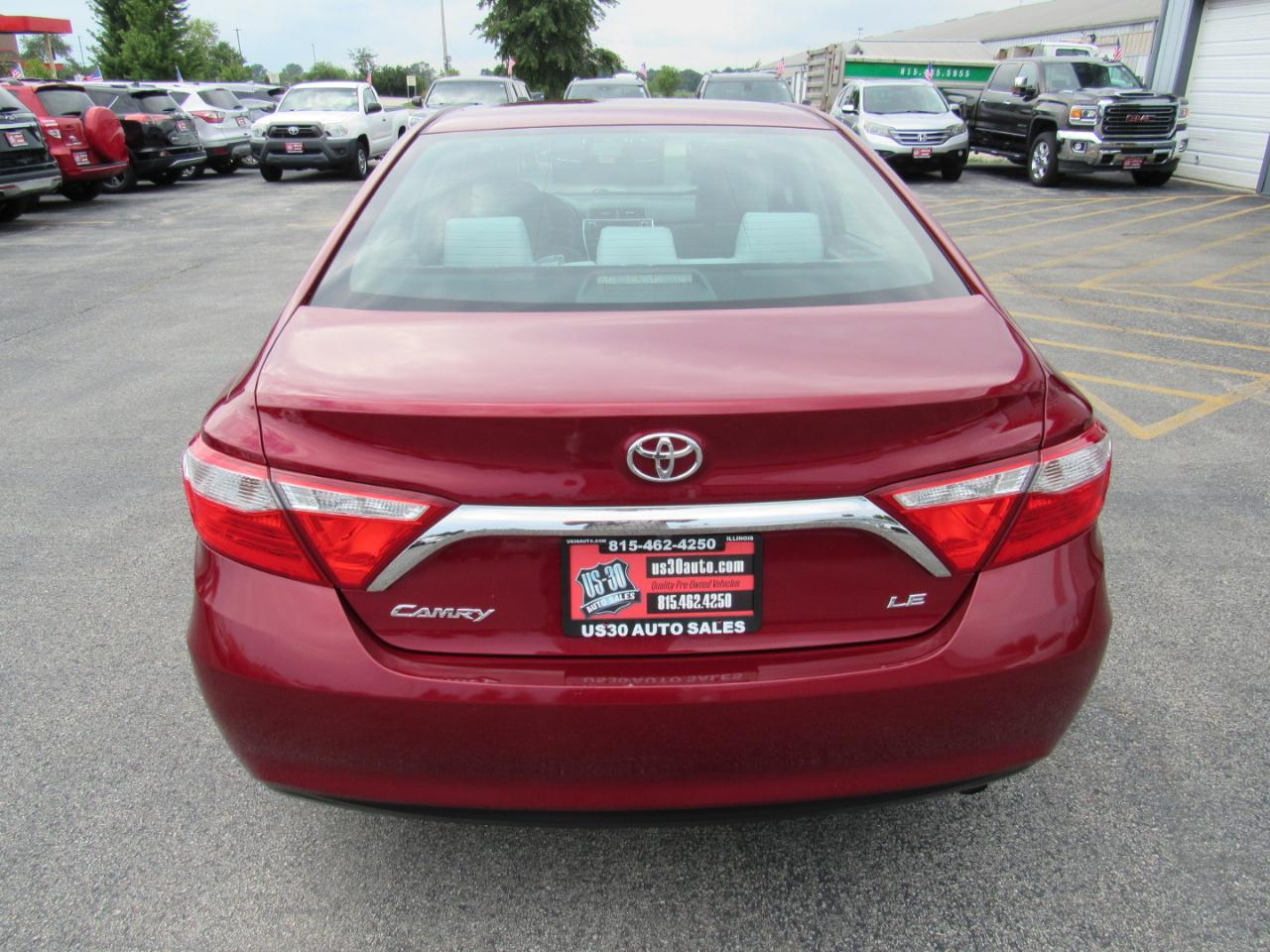 Toyota Camry 4dr Sdn I4 Auto LE (Natl) 2015