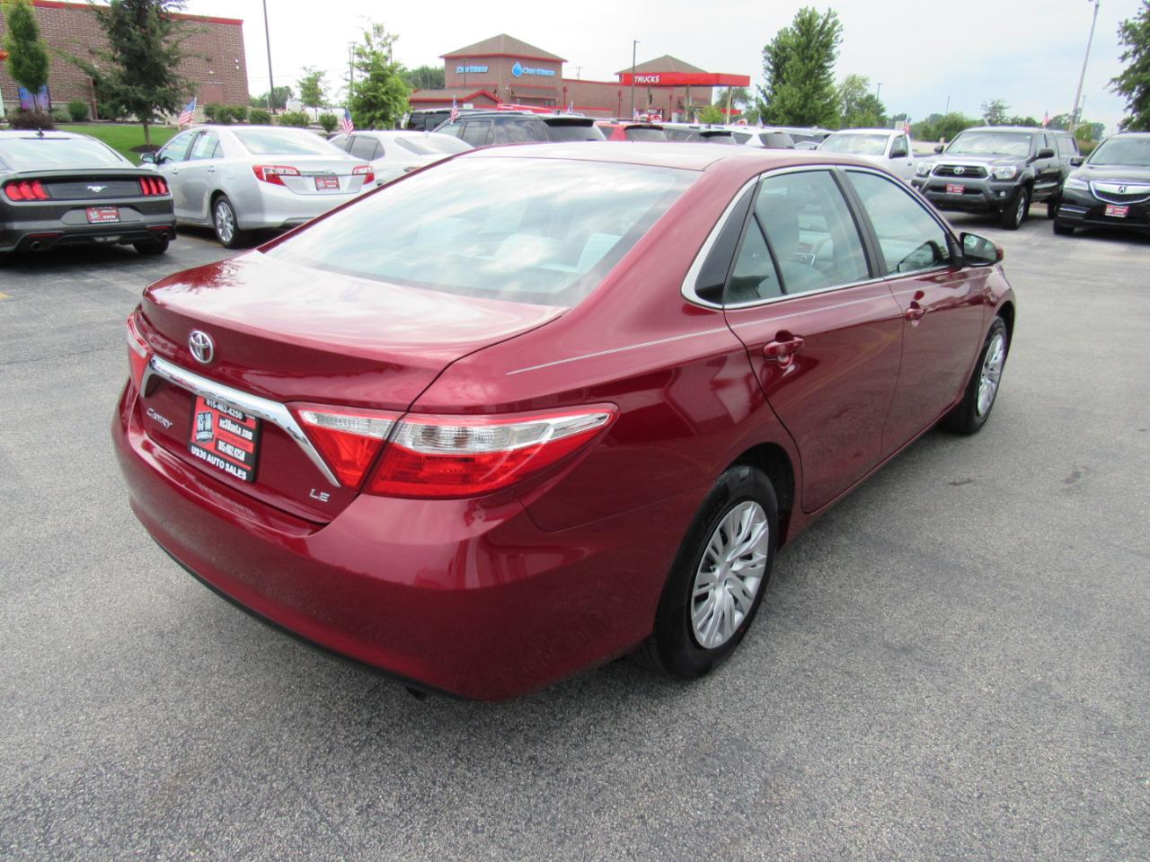 Toyota Camry 4dr Sdn I4 Auto LE (Natl) 2015