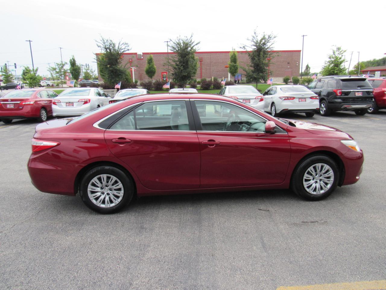 Toyota Camry 4dr Sdn I4 Auto LE (Natl) 2015