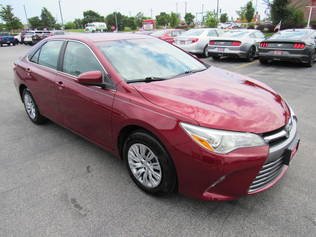 Toyota Camry 4dr Sdn I4 Auto LE (Natl) 2015