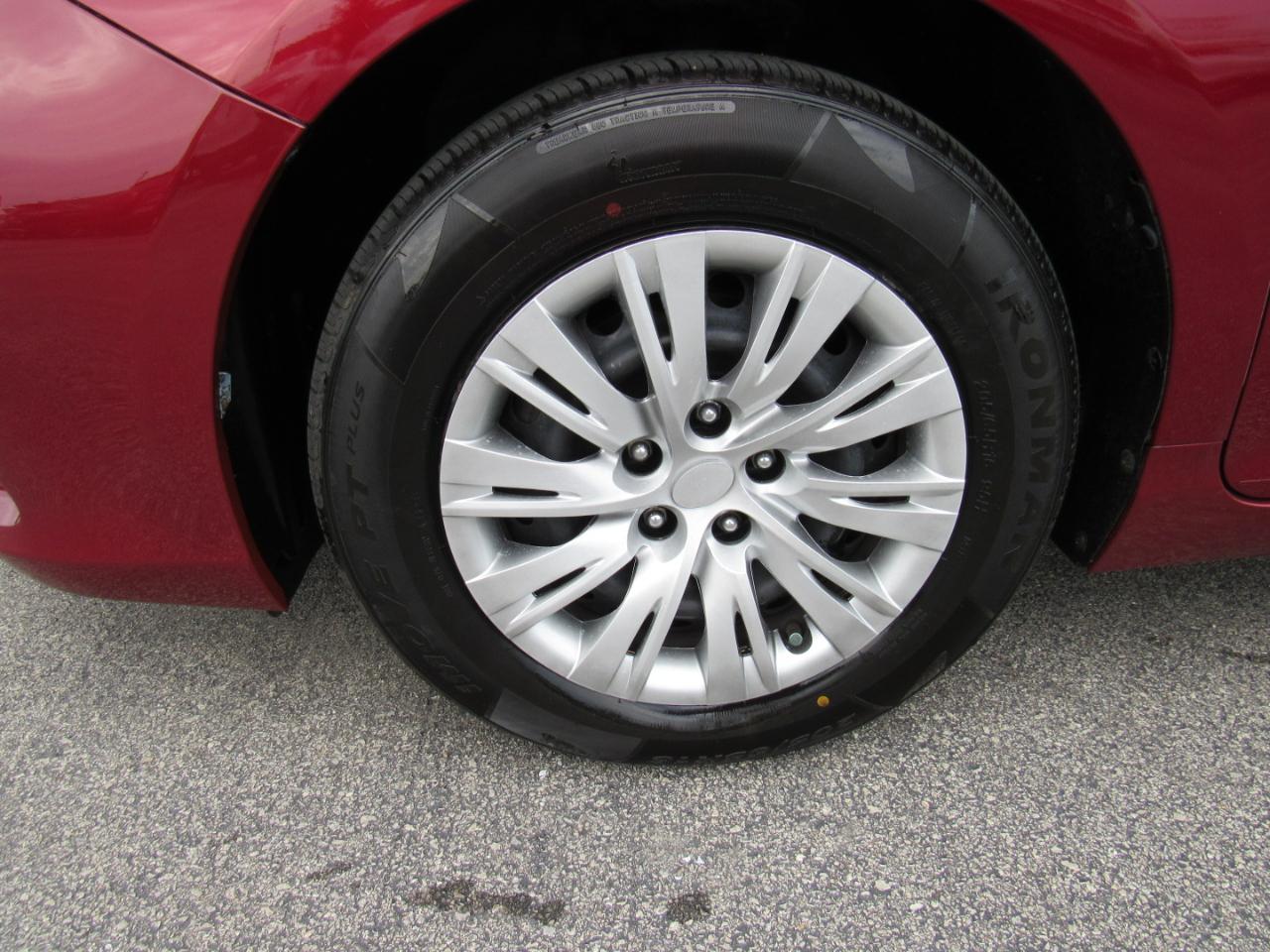 Toyota Camry 4dr Sdn I4 Auto LE (Natl) 2015