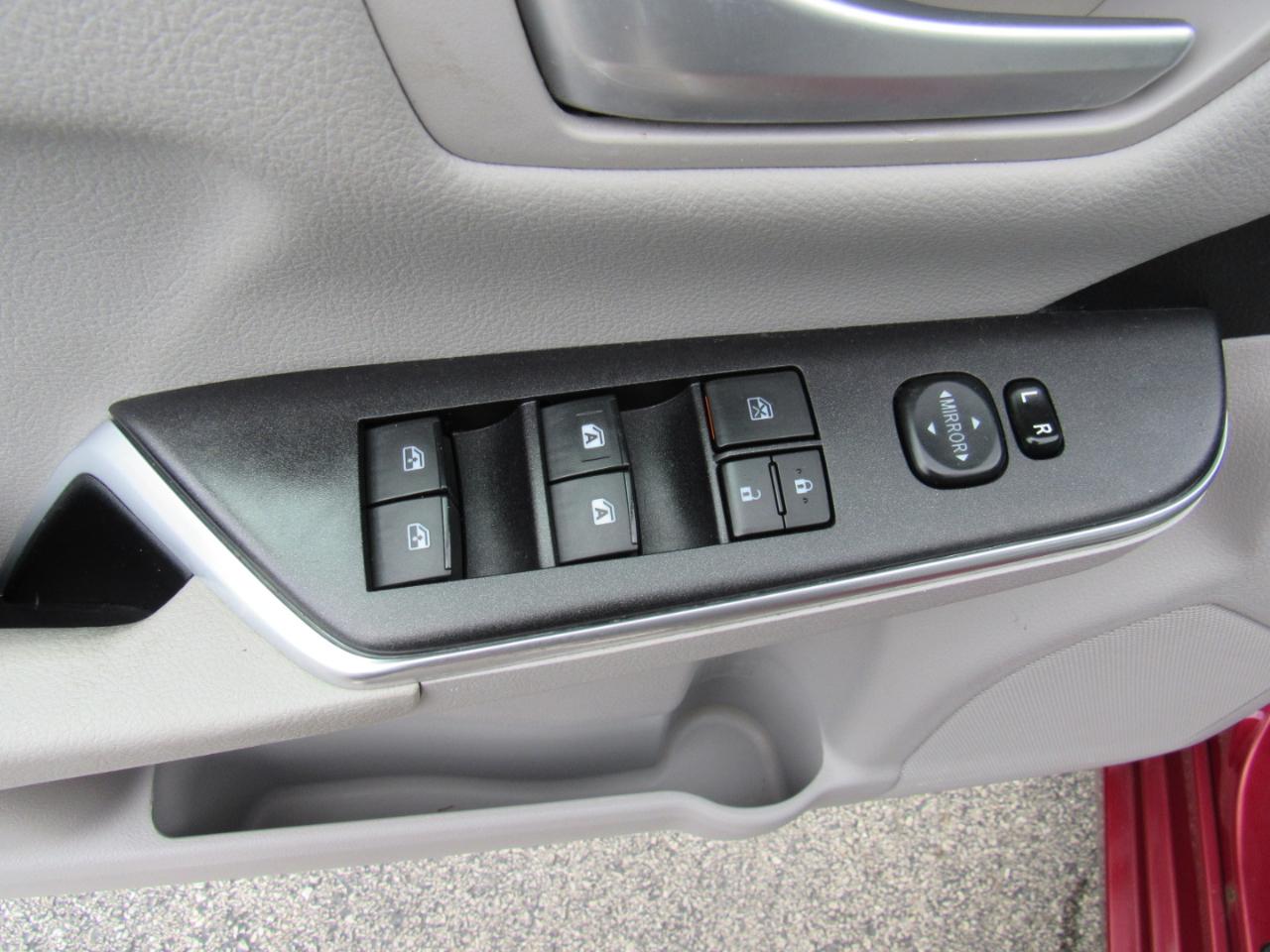 Toyota Camry 4dr Sdn I4 Auto LE (Natl) 2015