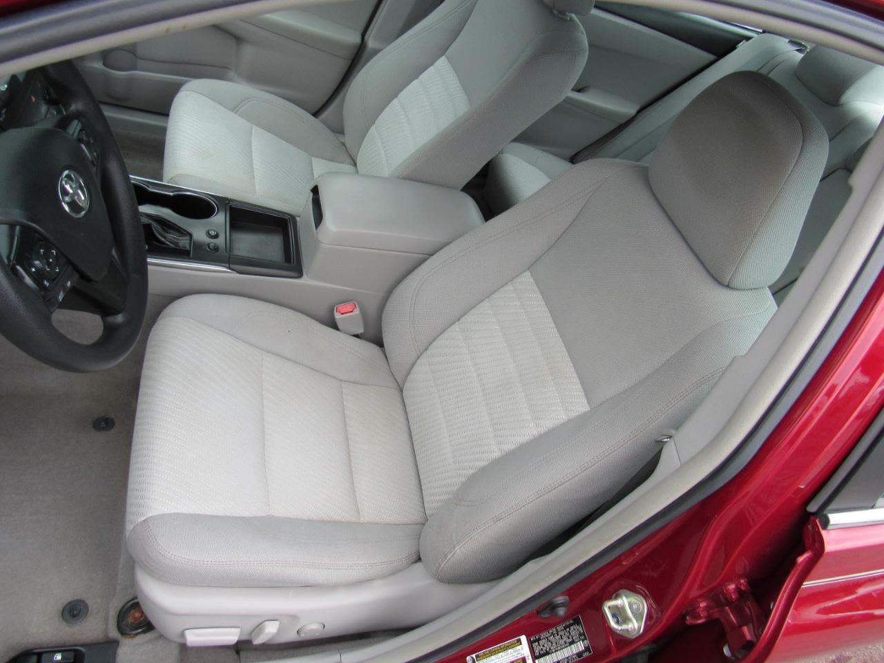 Toyota Camry 4dr Sdn I4 Auto LE (Natl) 2015