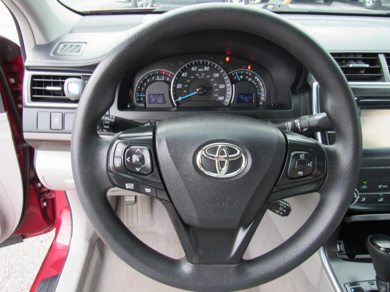 Toyota Camry 4dr Sdn I4 Auto LE (Natl) 2015