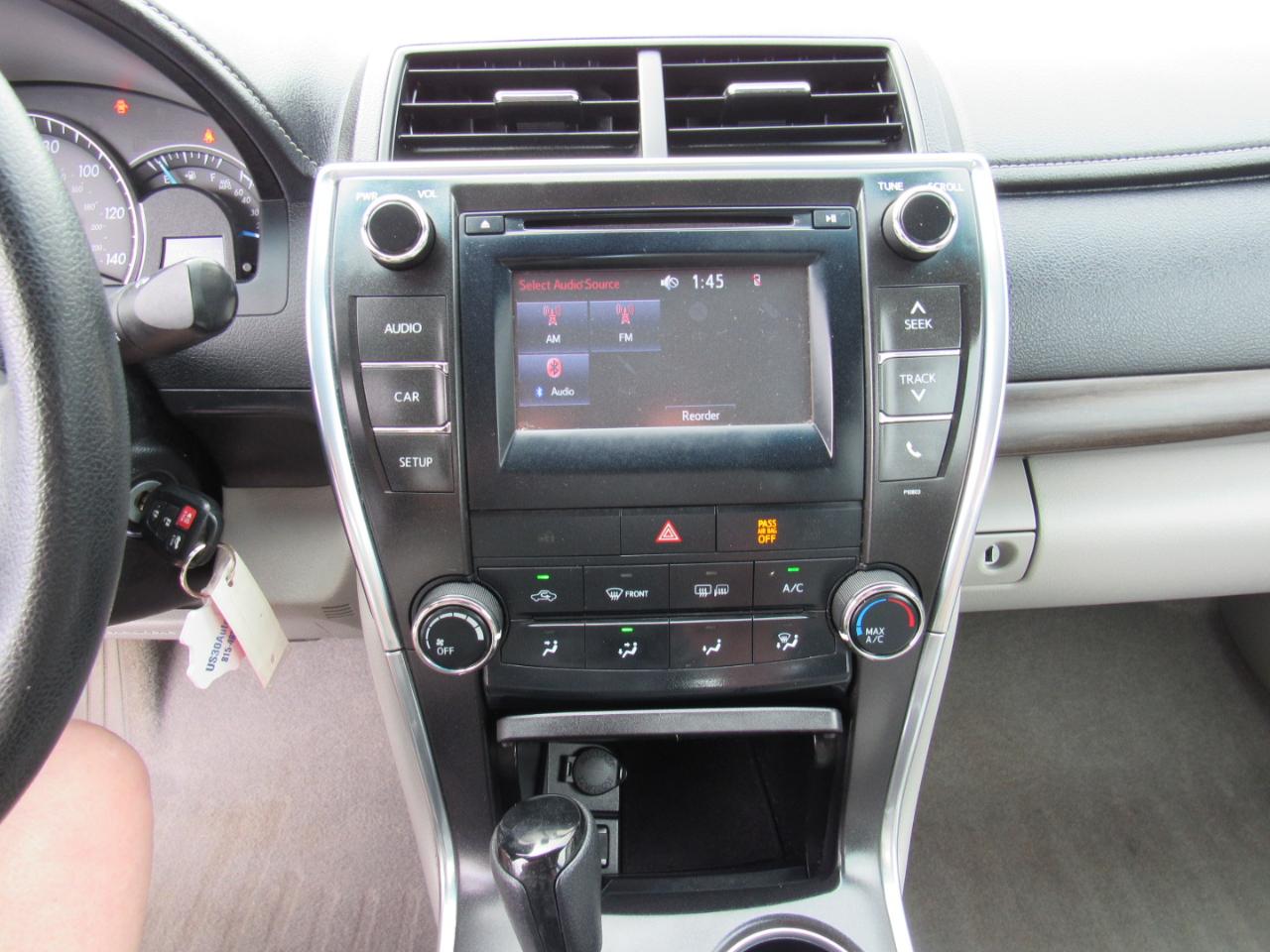 Toyota Camry 4dr Sdn I4 Auto LE (Natl) 2015