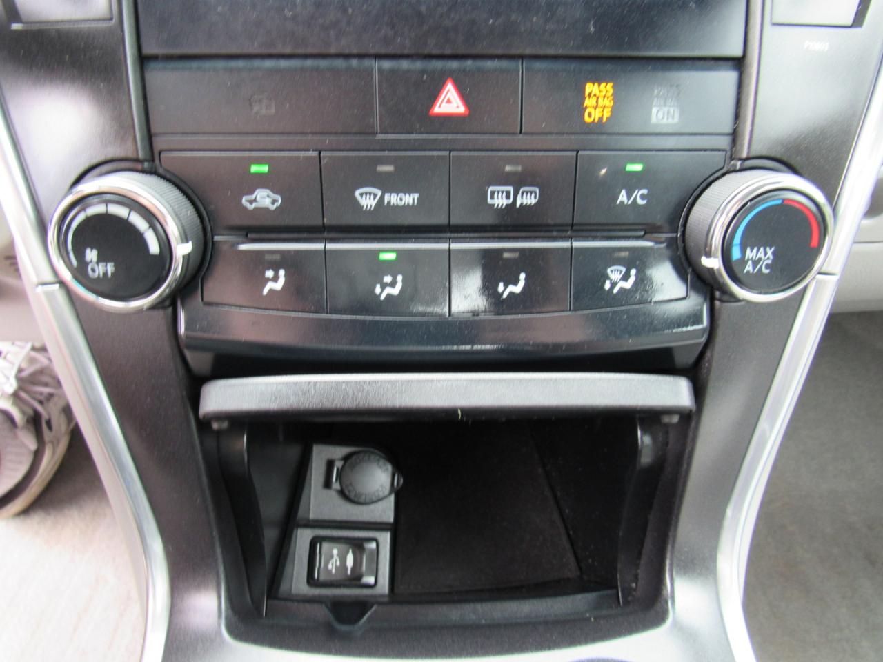 Toyota Camry 4dr Sdn I4 Auto LE (Natl) 2015