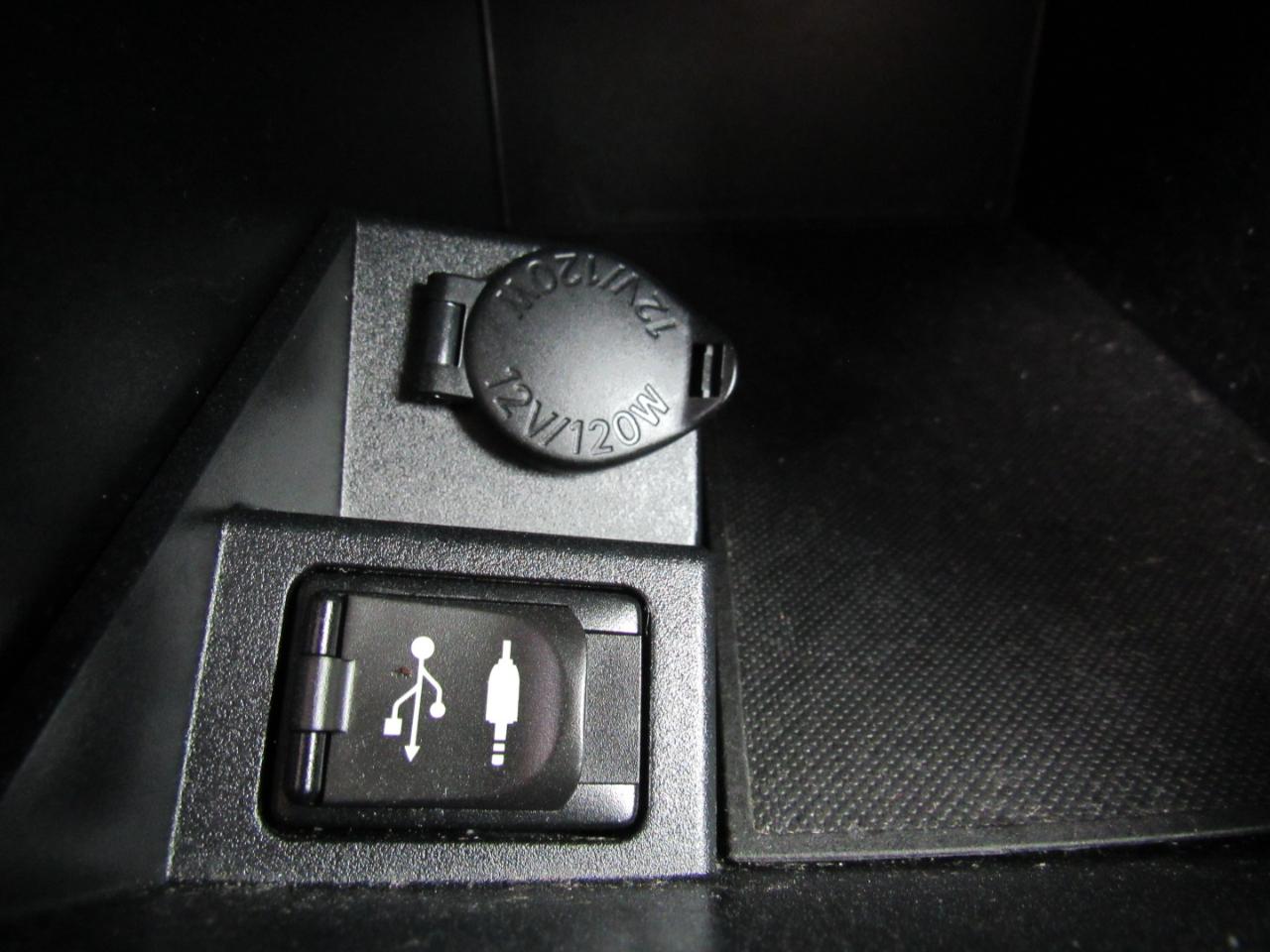 Toyota Camry 4dr Sdn I4 Auto LE (Natl) 2015