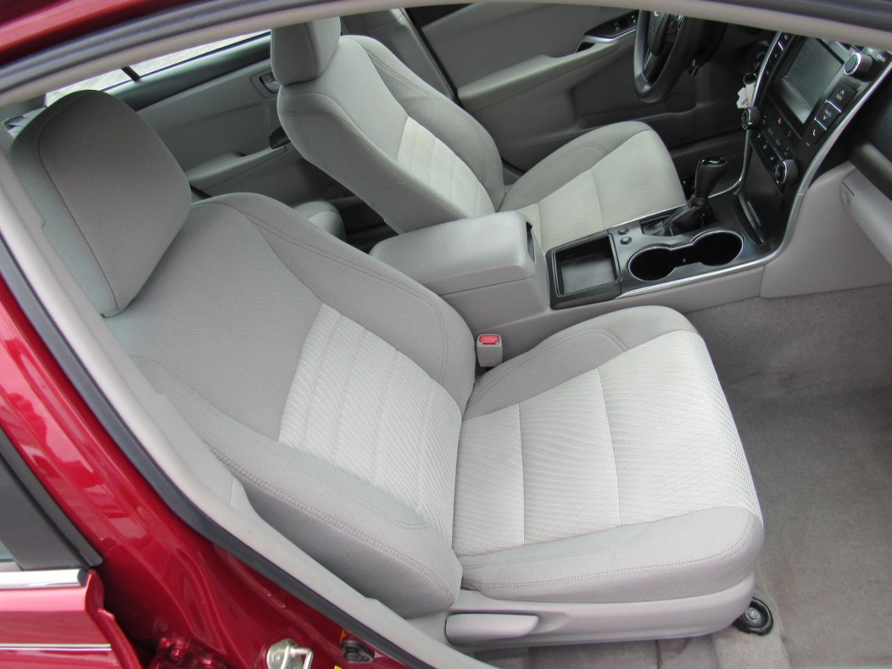 Toyota Camry 4dr Sdn I4 Auto LE (Natl) 2015