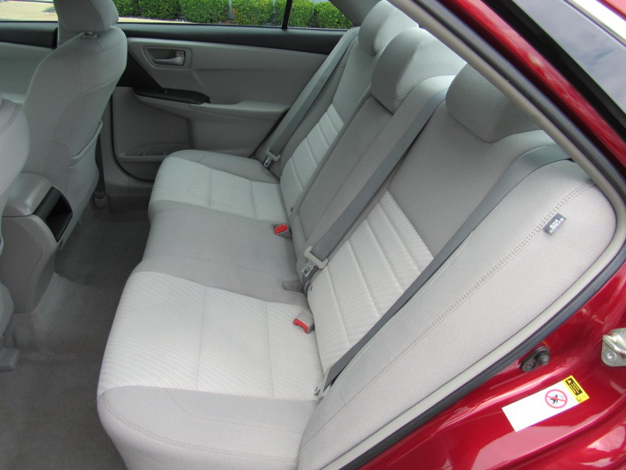 Toyota Camry 4dr Sdn I4 Auto LE (Natl) 2015