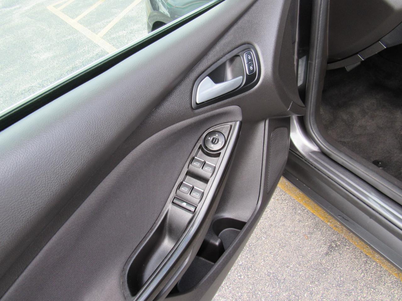 Ford Focus Titanium Sedan 2017