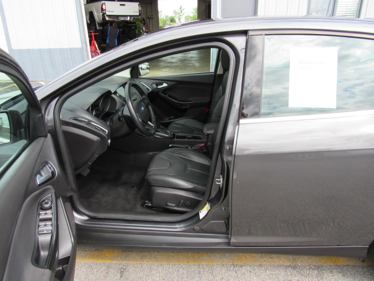 Ford Focus Titanium Sedan 2017