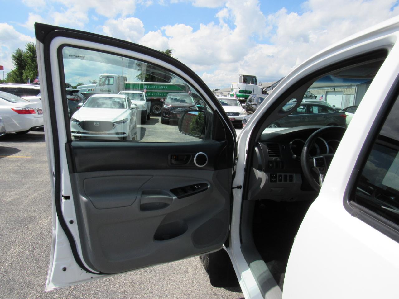 Toyota Tacoma 4WD Double Cab LB V6 AT (Natl) 2014