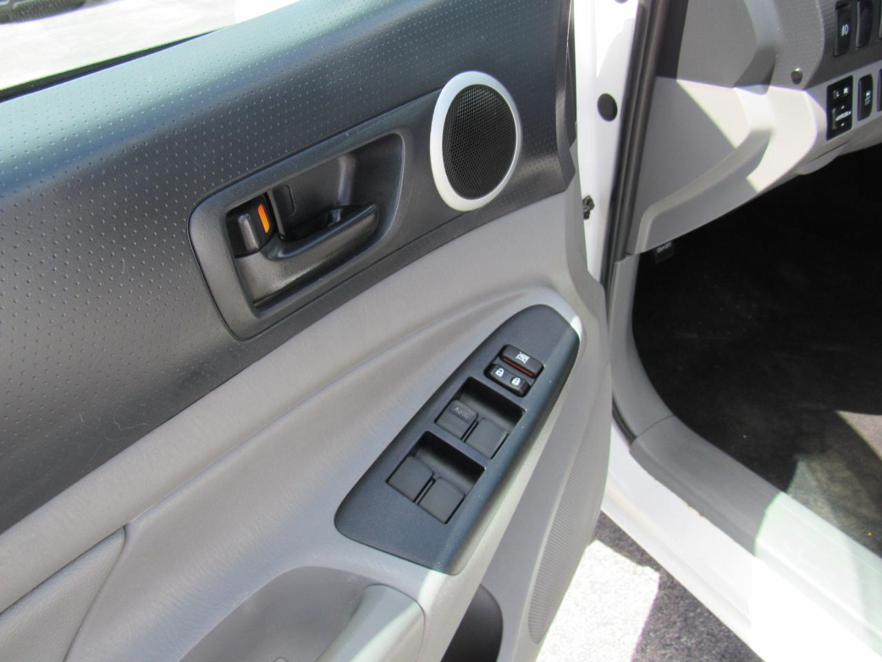 Toyota Tacoma 4WD Double Cab LB V6 AT (Natl) 2014