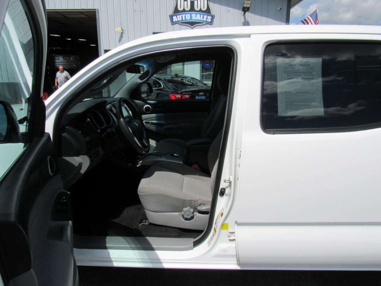 Toyota Tacoma 4WD Double Cab LB V6 AT (Natl) 2014