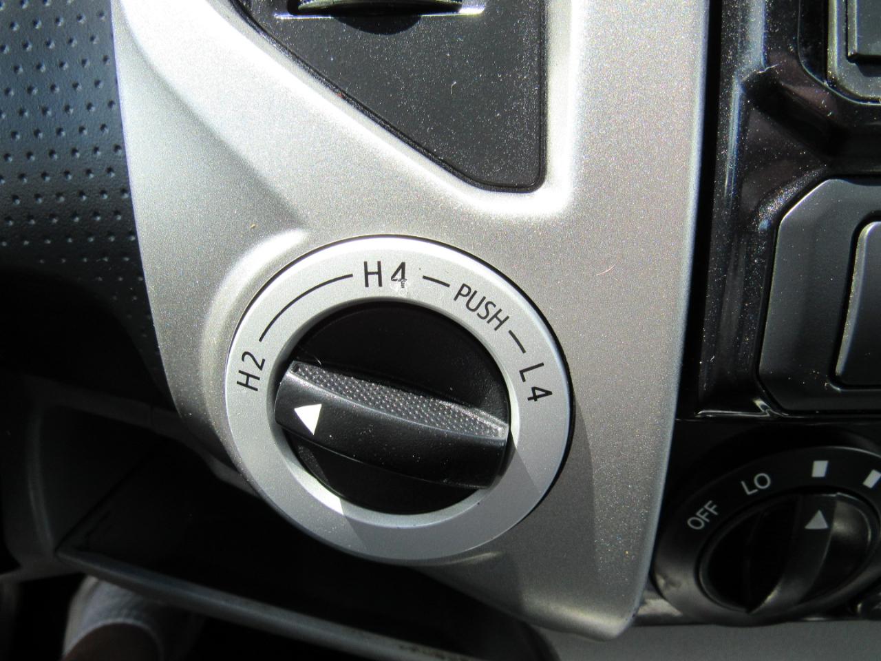 Toyota Tacoma 4WD Double Cab LB V6 AT (Natl) 2014