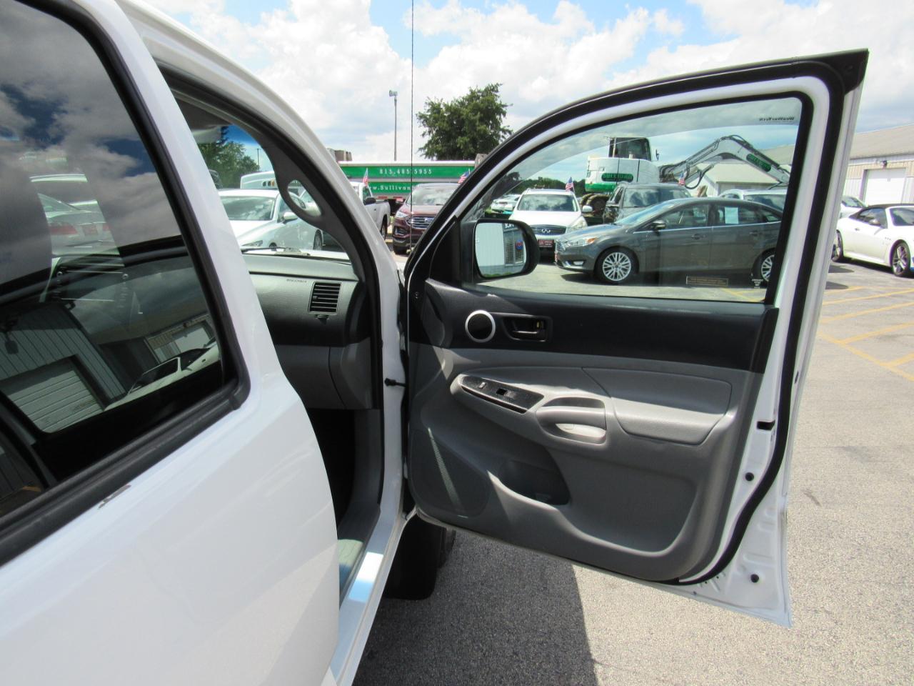 Toyota Tacoma 4WD Double Cab LB V6 AT (Natl) 2014