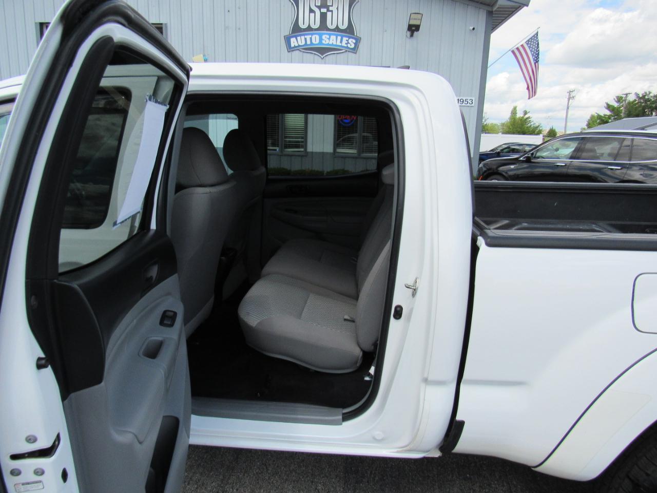 Toyota Tacoma 4WD Double Cab LB V6 AT (Natl) 2014