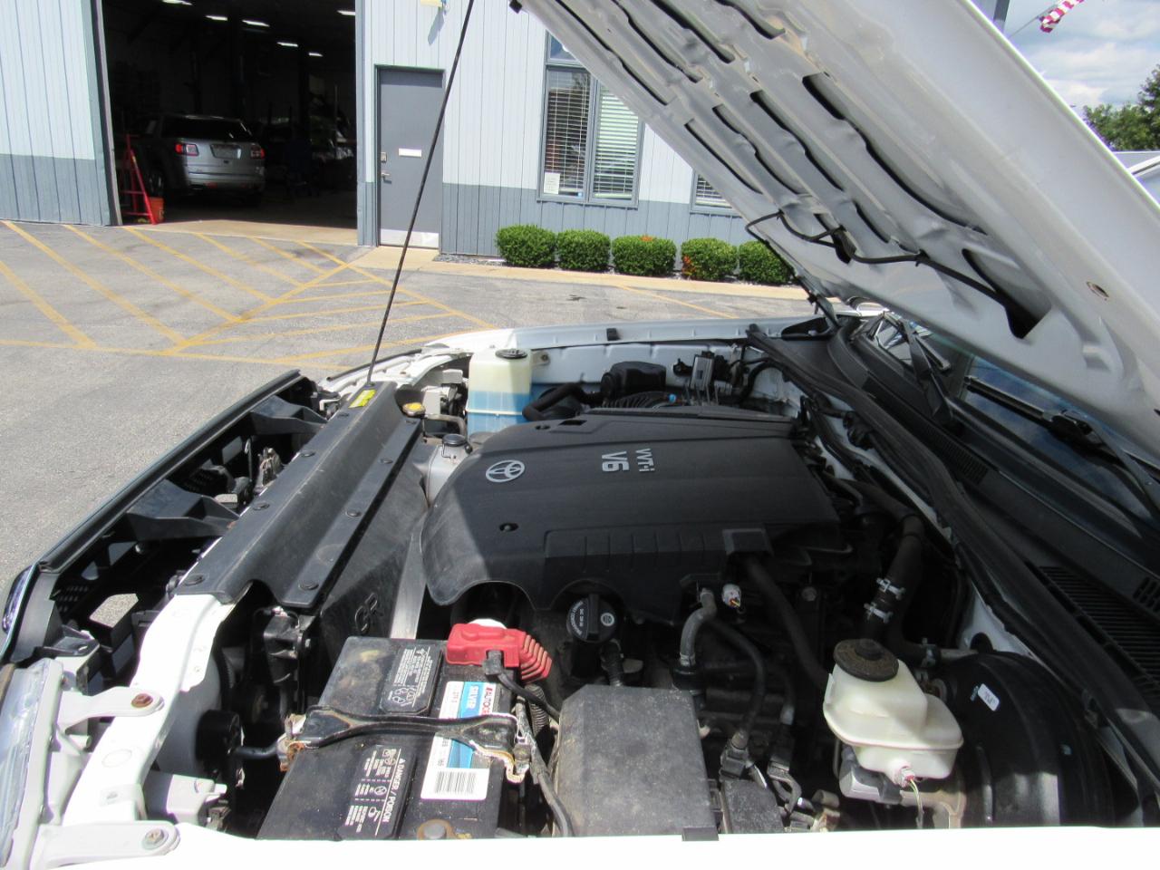 Toyota Tacoma 4WD Double Cab LB V6 AT (Natl) 2014
