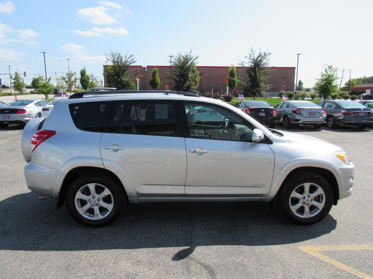Toyota RAV4 4WD 4dr V6 5-Spd AT Ltd (Natl) 2011