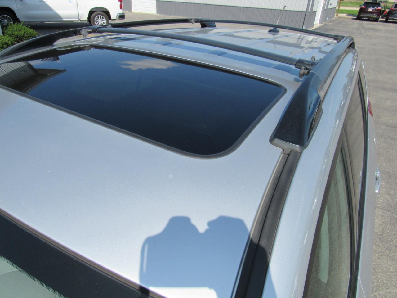 Toyota RAV4 4WD 4dr V6 5-Spd AT Ltd (Natl) 2011